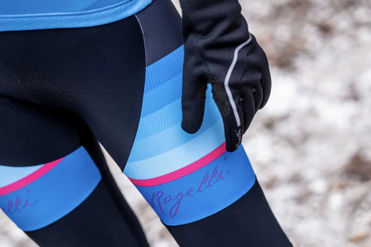 damskiespodnierowerowerogelliimpressiizelowwkadkrowerowczarnoniebieskorowe_11.webp Rogelli Łyżworolki | Wszystkie Produkty<DamskiespodnieroweroweIMPRESSIIzżelowąwkładkąrowerową,czarno-niebiesko-różowe