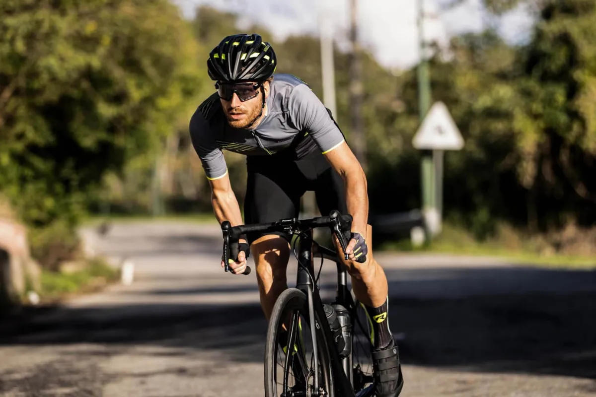 profesjonalnespodenkiroweroweprimezelowwkadkczarne_14.webp Rogelli Łyżworolki | Wszystkie Produkty<ProfesjonalnespodenkirowerowePRIME2.0zżelowąwkładką,czarne